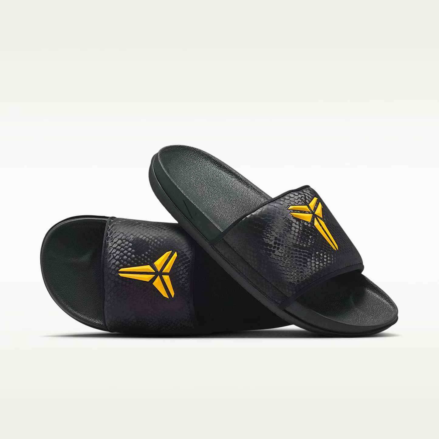 Kobe Offcourt Herren-Slides – Schwarz/University Gold