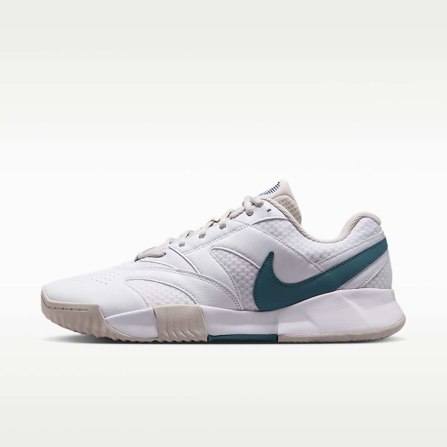 NikeCourt Lite 4 Herren-Tennisschuh für Sandplätze – Weiß/Light Bone/New Slate/Smokey Blue