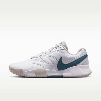 NikeCourt Lite 4 Herren-Tennisschuh für Sandplätze – Weiß/Light Bone/New Slate/Smokey Blue