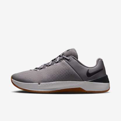 Nike MC Trainer 4 Trainingsschuh (Herren) – Pencil Point/Photon Dust/Gum Medium Brown/Dark Smoke Grey