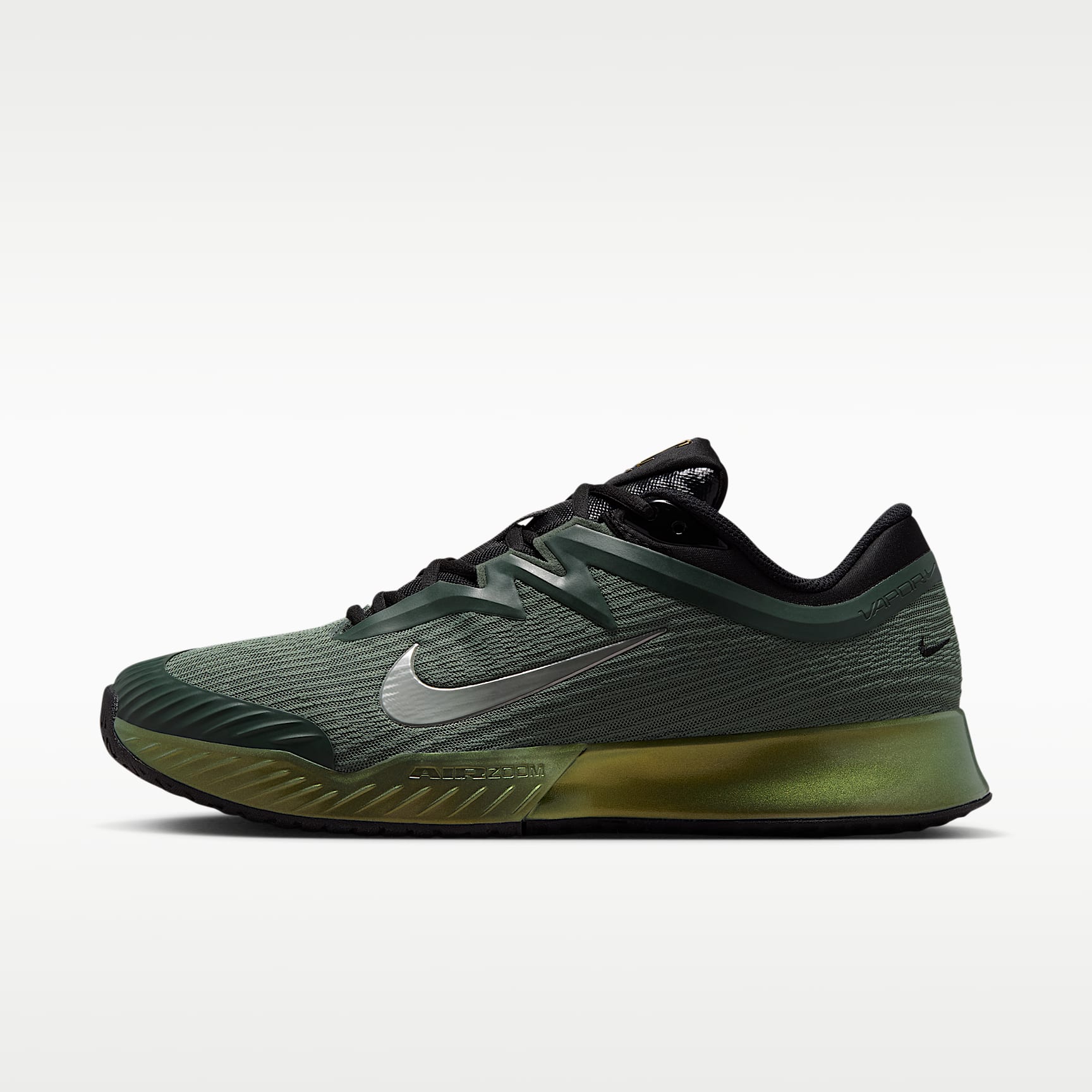 Nike Vapor Pro 3 PRM Tennisschuhe für den Hartplatz (Herren) – Camo Green/Pure Platinum/Schwarz/Metallic Gold