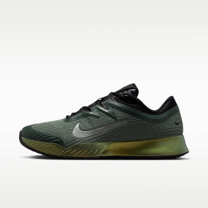 Nike Vapor Pro 3 PRM Tennisschuhe für den Hartplatz (Herren) – Camo Green/Pure Platinum/Schwarz/Metallic Gold