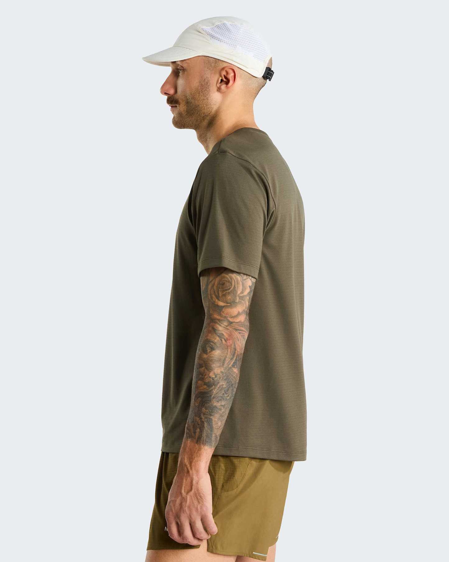 24/7 T-Shirt für Herren – New Taupe Green