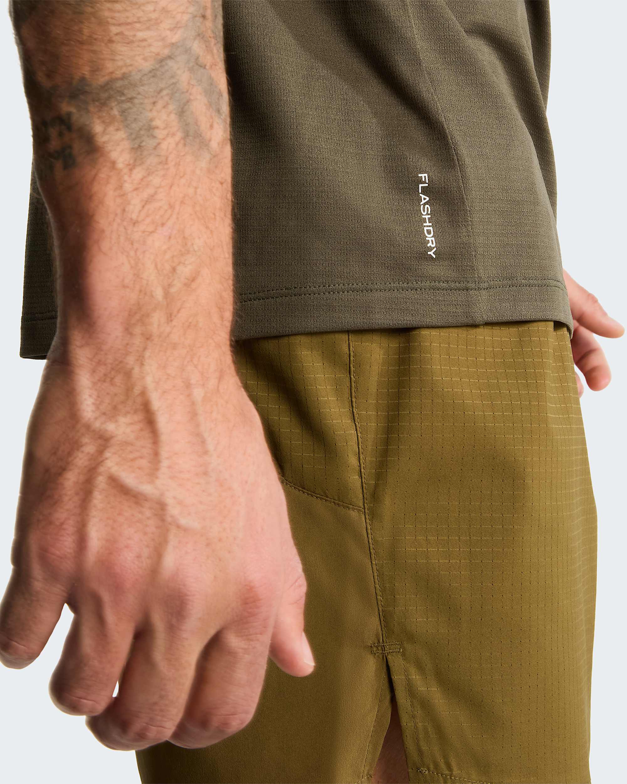 24/7 T-Shirt für Herren – New Taupe Green