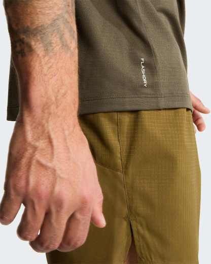 24/7 T-Shirt für Herren – New Taupe Green