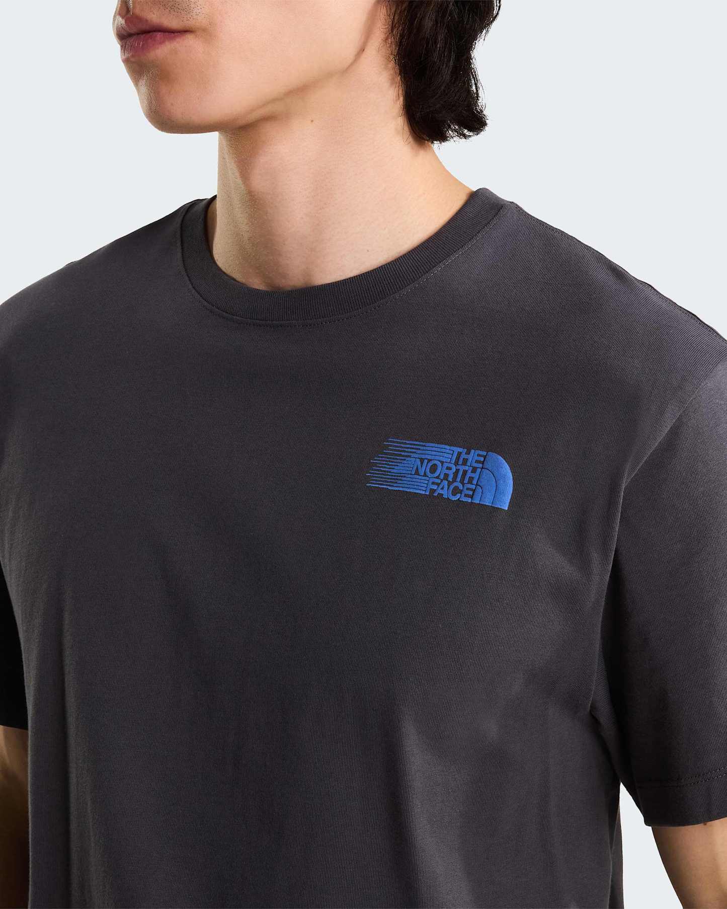 Retro Trail Graphic T-Shirt in Relaxed Fit Herren – Anthracite Grey