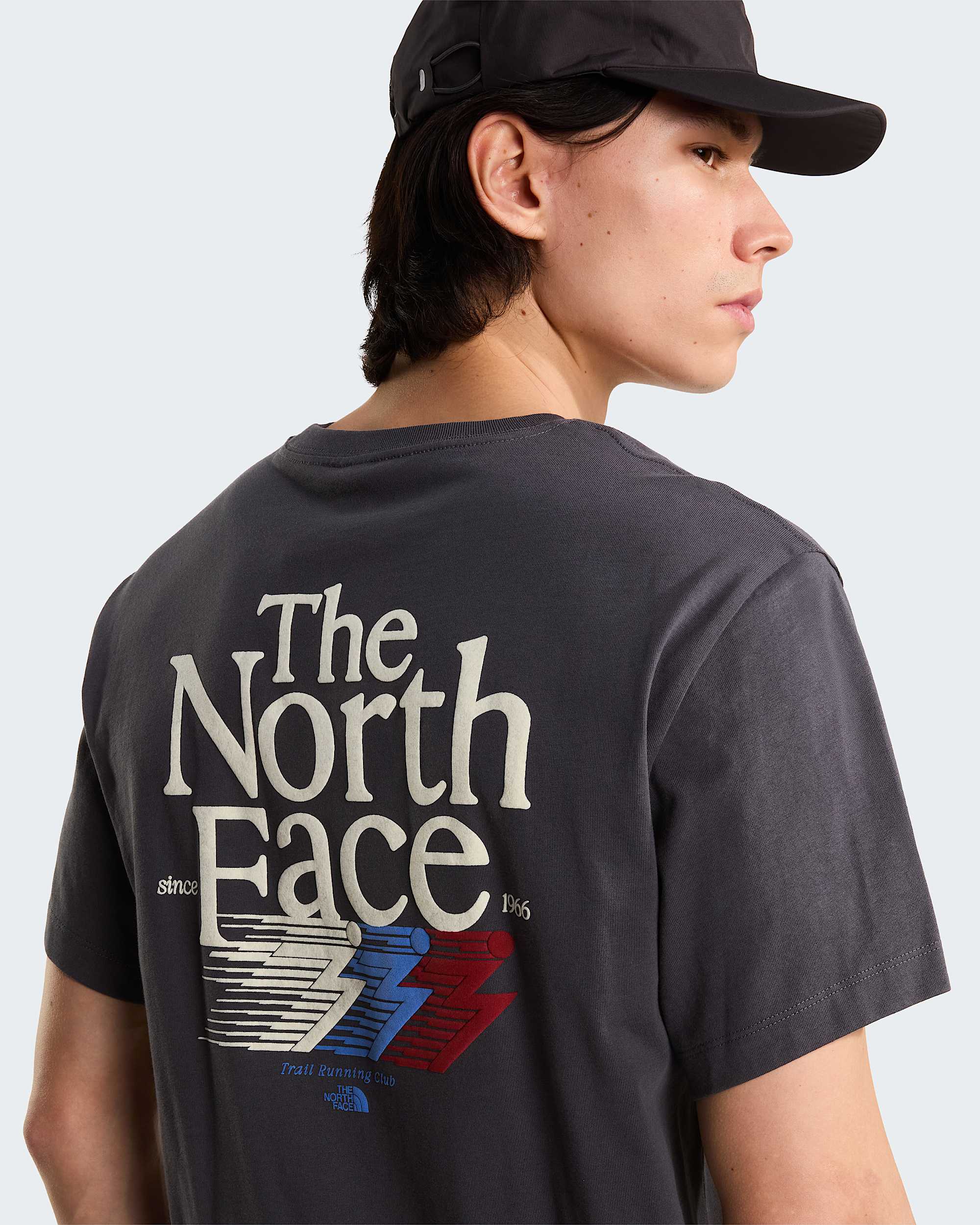 Retro Trail Graphic T-Shirt in Relaxed Fit Herren – Anthracite Grey
