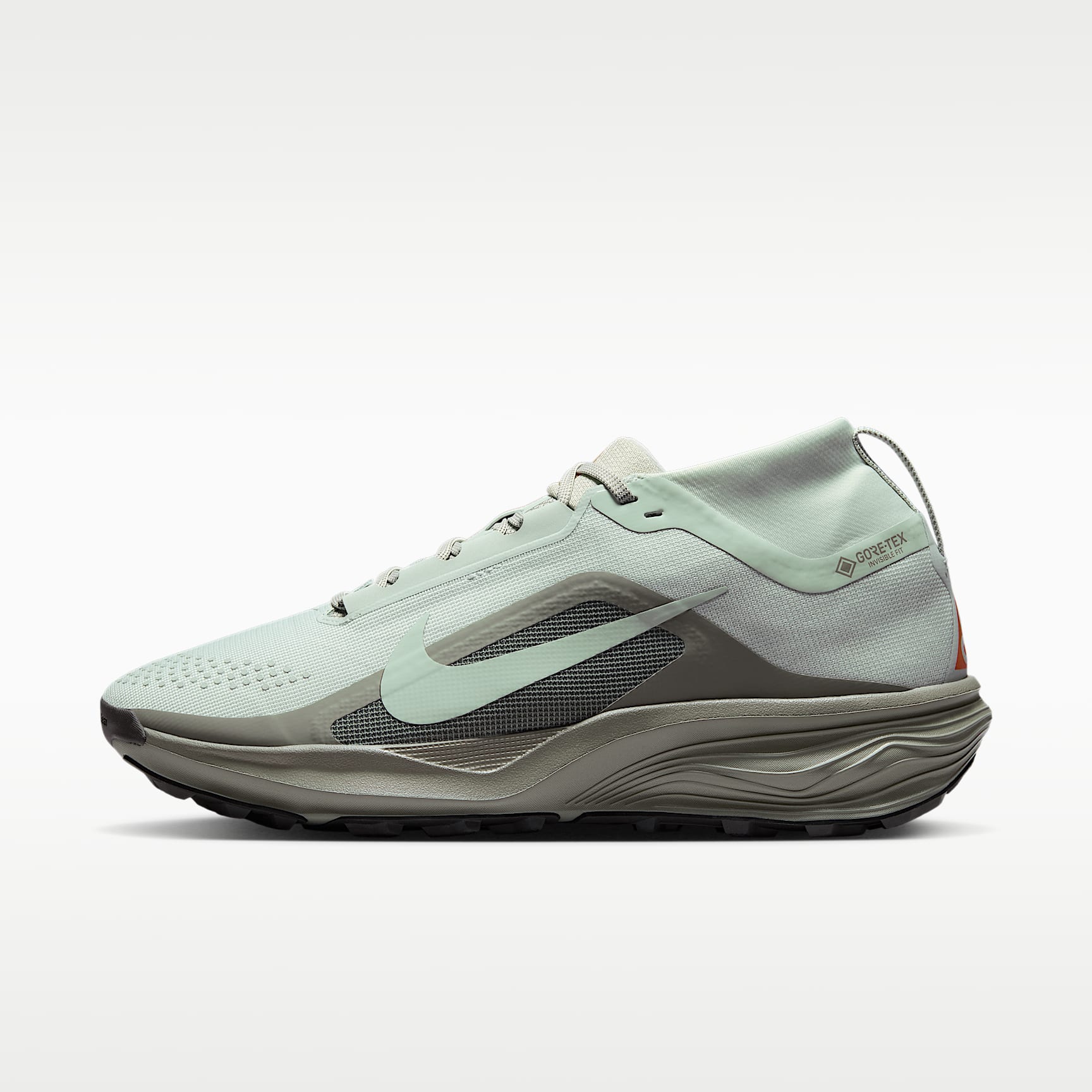 ACG Pegasus Trail GORE-TEX wasserdichter Traillaufschuh (Herren) – Light Silver/Light Army/Safety Orange/Light Silver