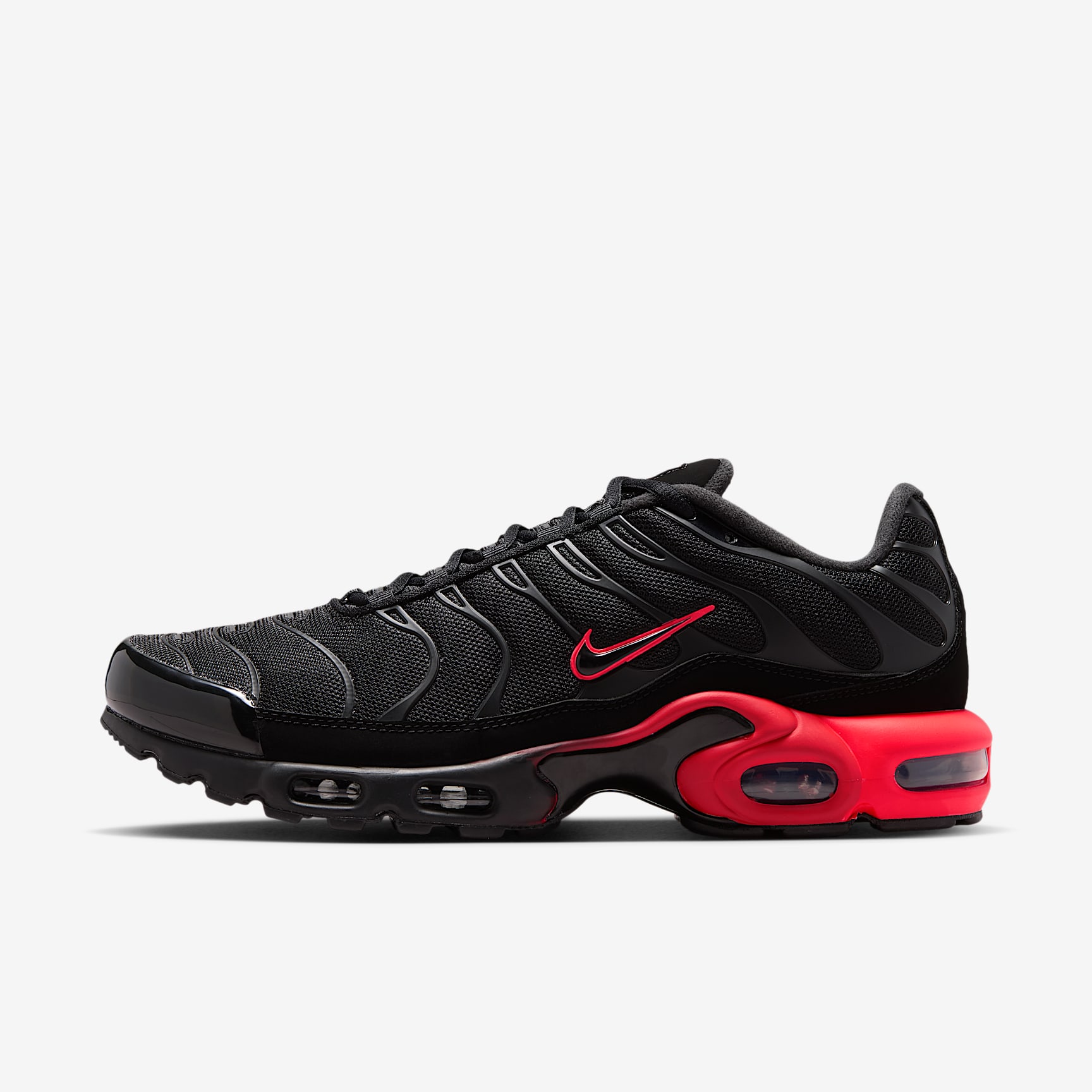 Nike Air Max Plus Schuh (Herren) – Schwarz/Bright Crimson/Schwarz/Schwarz