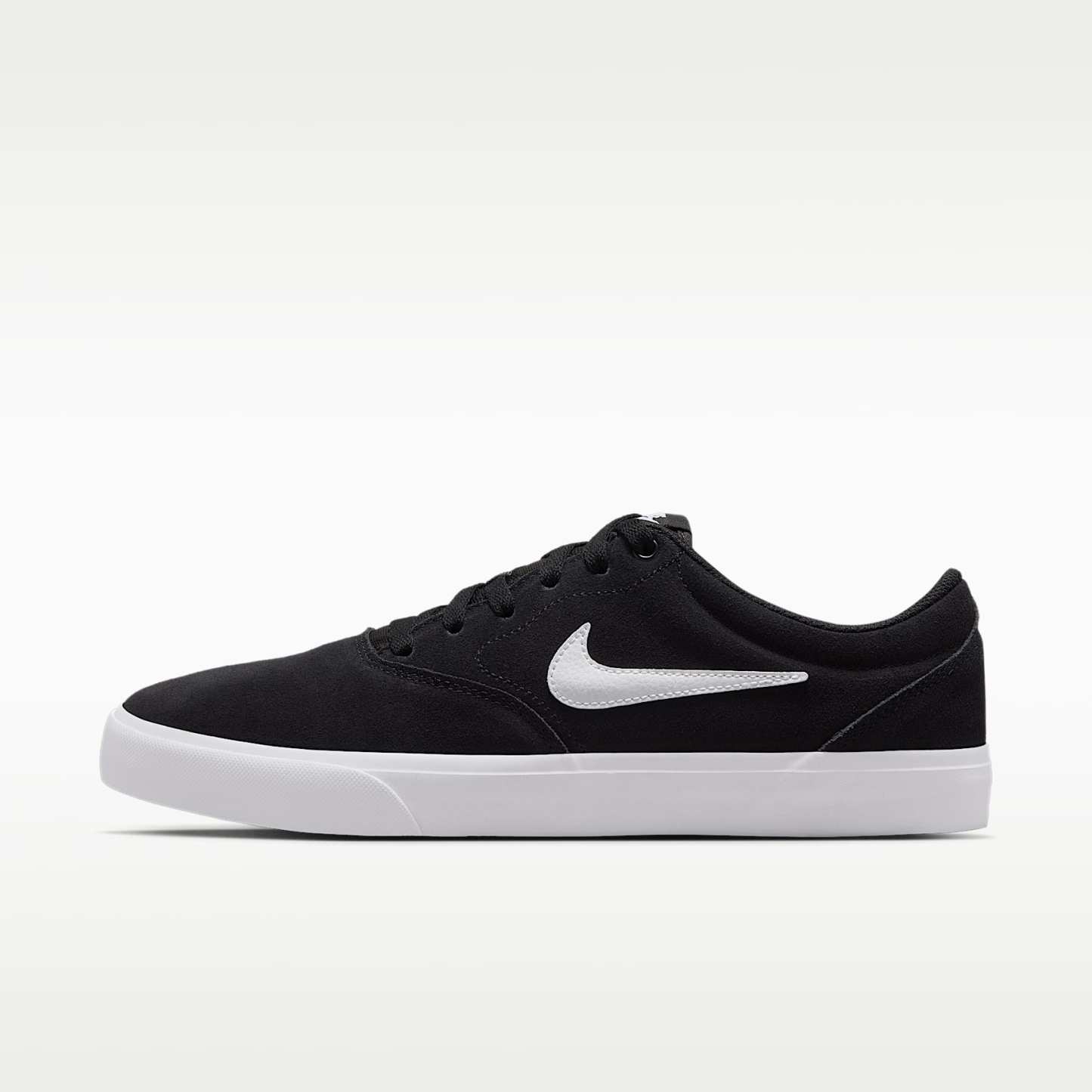 Nike Charge Wildlederschuh (Herren) – Schwarz/Schwarz/Weiß