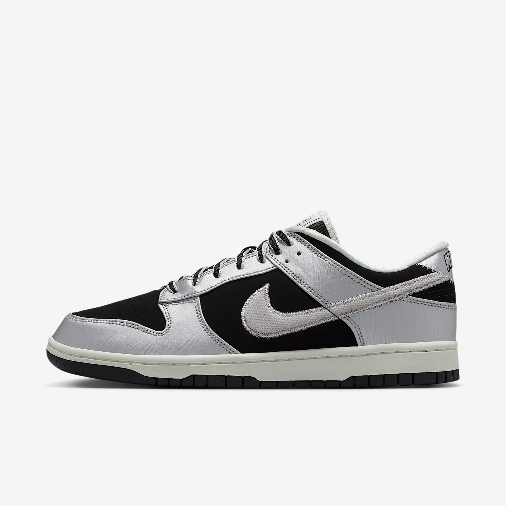 Nike Dunk Low Retro Herrenschuh – Metallic Silver/Schwarz/Sail/Metallic Silver