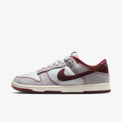 Nike Dunk Low Retro SE Schuh (Herren) – Pure Platinum/Wolf Grey/Team Red/Burgundy Crush