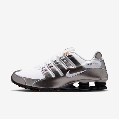 Nike Shox NZ Schuhe (Herren) – Summit White/Metallic Pewter/University Gold/Summit White