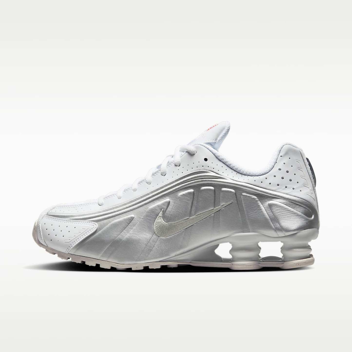 Nike Shox R4 Schuh (Herren) – Weiß/Weiß/Bright Crimson/Metallic Silver