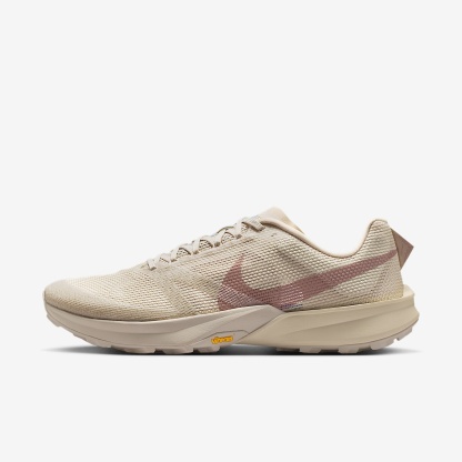 Nike Kiger 10 Traillaufschuh – Light Orewood Brown/Cream II/Safety Orange/Diffused Taupe