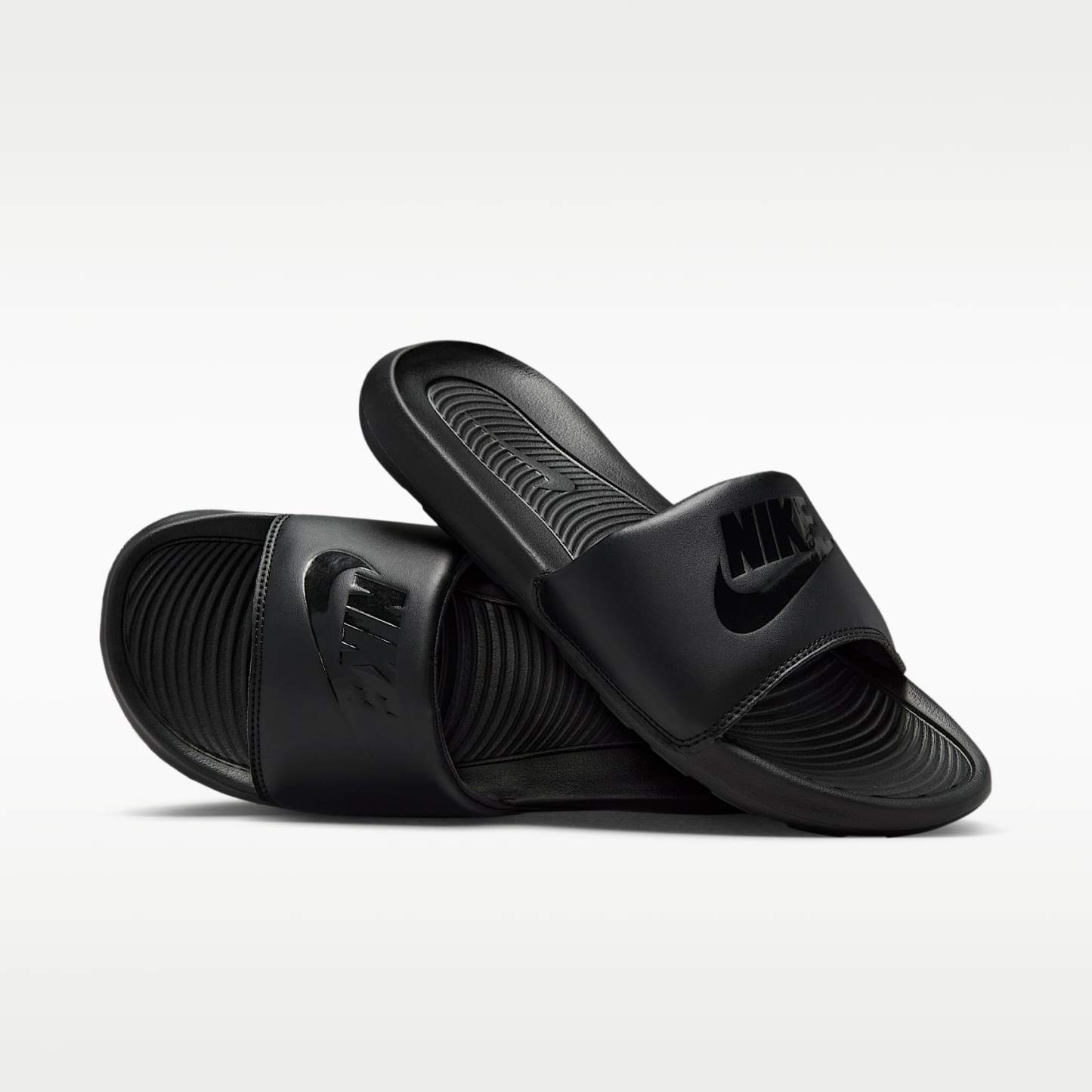 Nike Victori One Slides (Herren) – Schwarz/Schwarz/Schwarz
