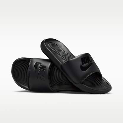 Nike Victori One Slides (Herren) – Schwarz/Schwarz/Schwarz