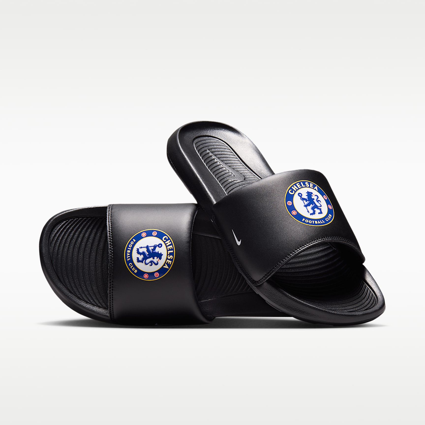 FC Chelsea Victori One Nike Slides (Herren) – Schwarz/Multi-Color/Weiß