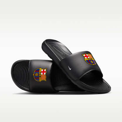 FC Barcelona Victori One Nike Fußball-Slides (Herren) – Schwarz/Midwest Gold/Imperial Purple