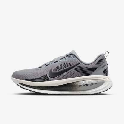 Nike Vomero 18 Straßenlaufschuh (Herren) – Wolf Grey/Pure Platinum/Summit White/Anthracite