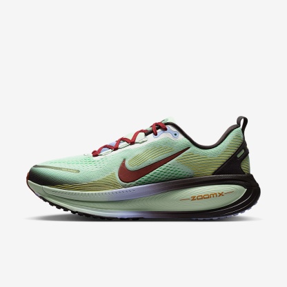 Nike Vomero 18 SE Straßenlaufschuh (Herren) – Frosted Spruce/Tar/Purple Fade/Rugged Orange