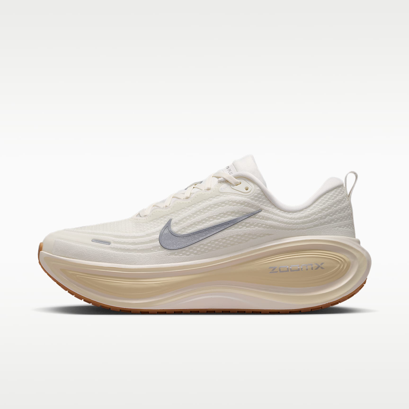 Nike Vomero Plus Straßenlaufschuh (Herren) – Sail/Coconut Milk/Light Khaki/Metallic Silver
