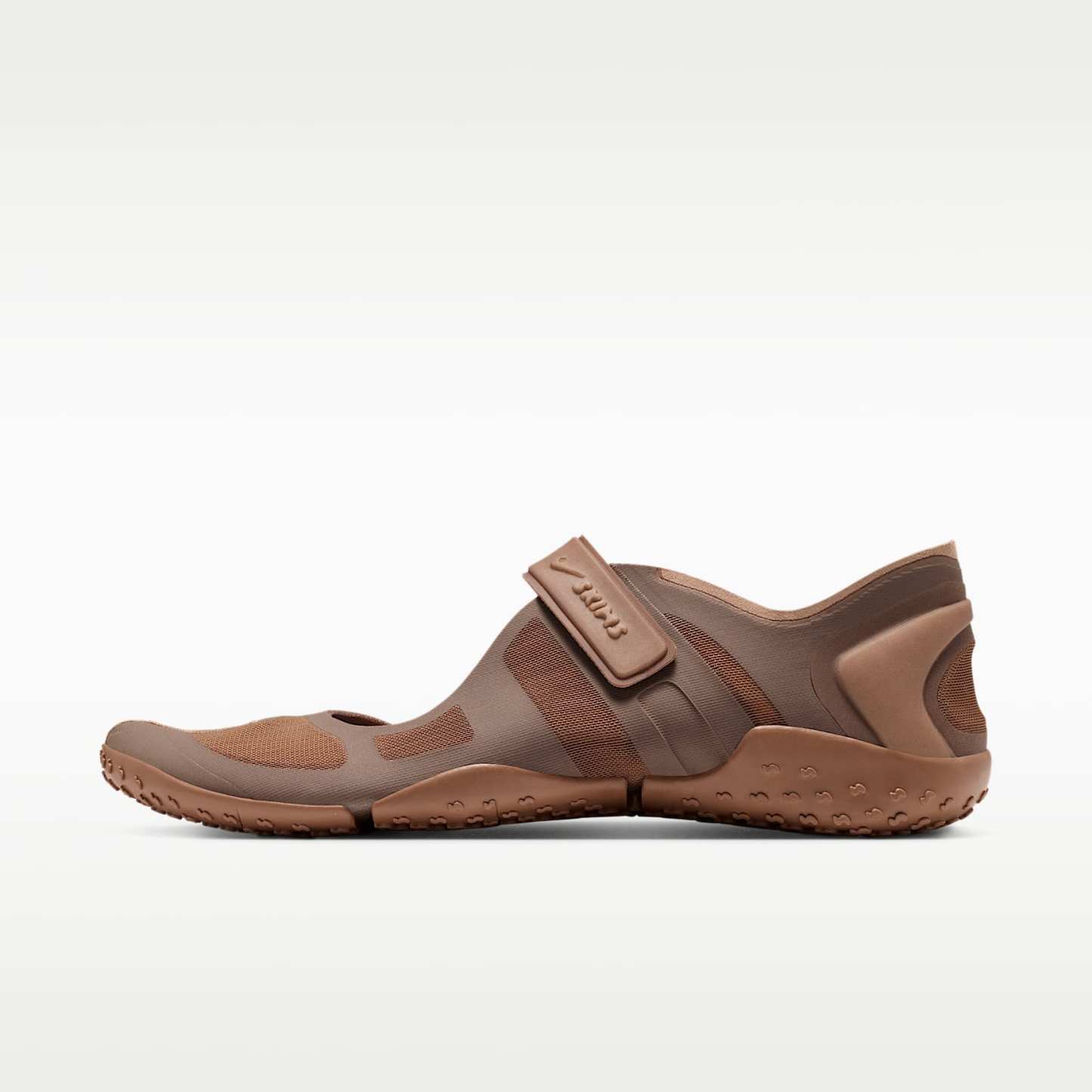 NikeSKIMS Rift Mesh Schuh (Damen) – Archaeo Brown/Infinite Sable/Desert Dust/Archaeo Brown