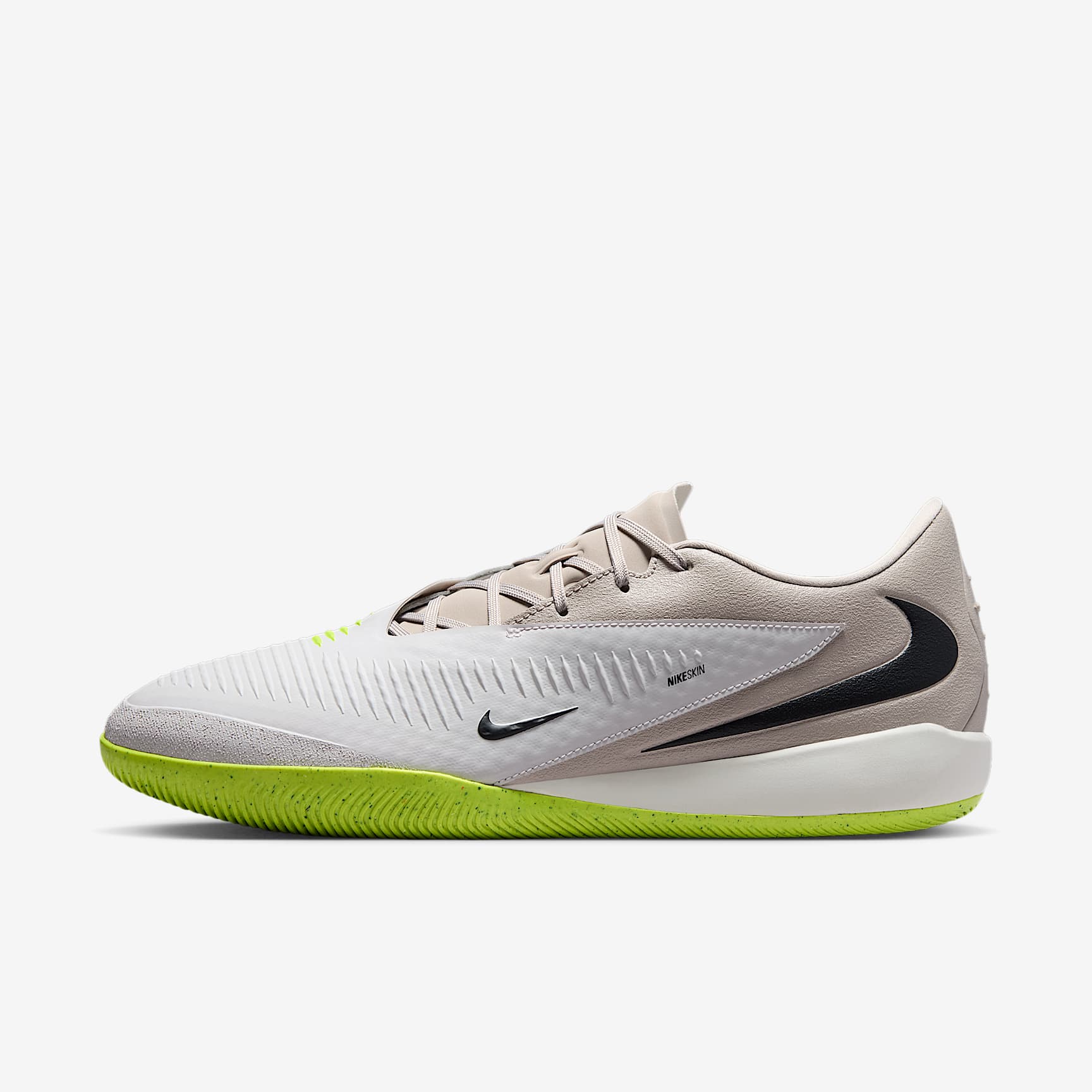 Nike Phantom 6 Low Academy Fußballschuh für Hallen- und Hartplätze – Moon Particle/Lemon Venom/Schwarz
