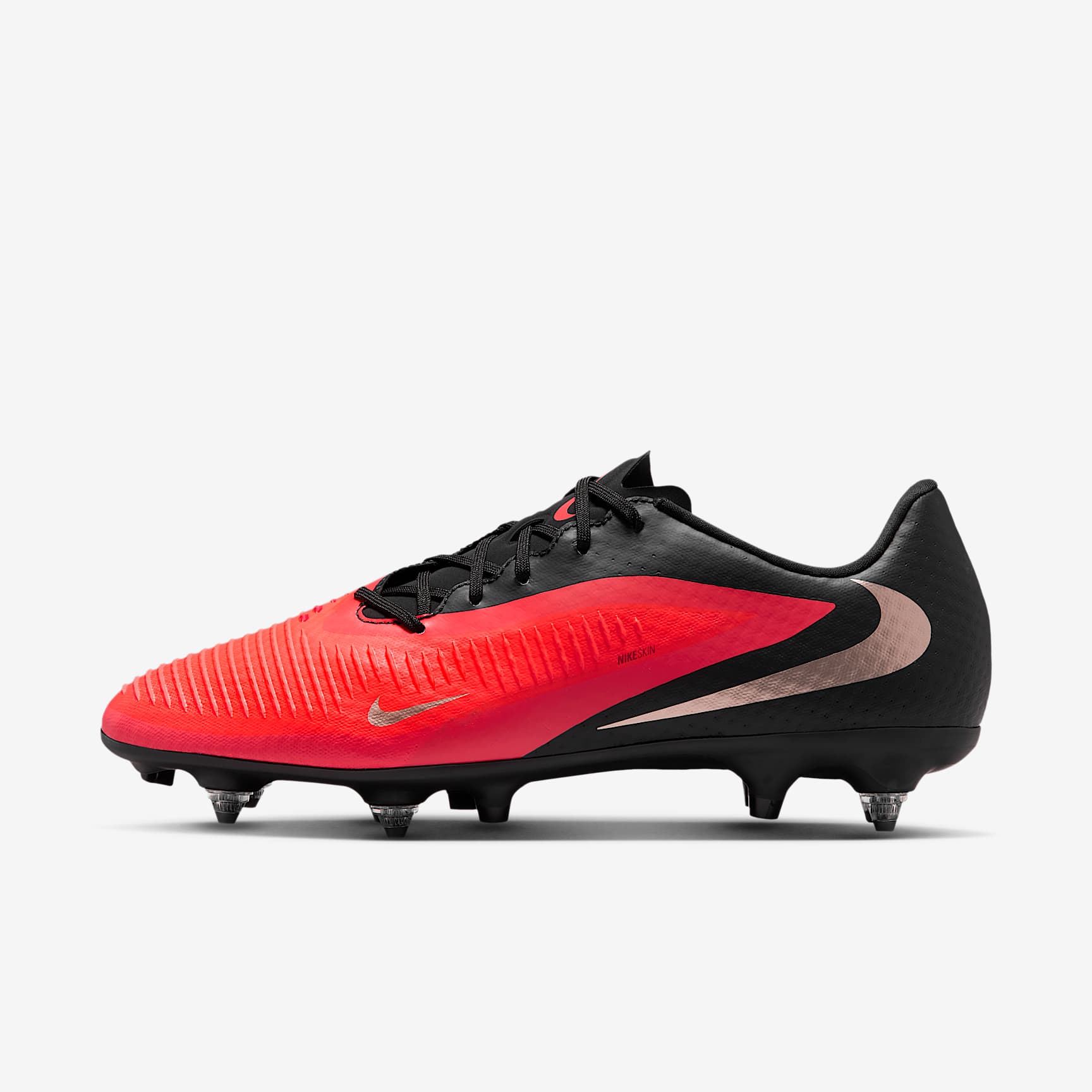 Nike Phantom 6 Low Academy Fußballschuh für weichen Rasen – Bright Crimson/Schwarz/Blur