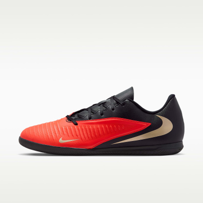 Nike Phantom 6 Low Club Fußballschuh für Hallen- und Hartplätze – Bright Crimson/Schwarz/Blur