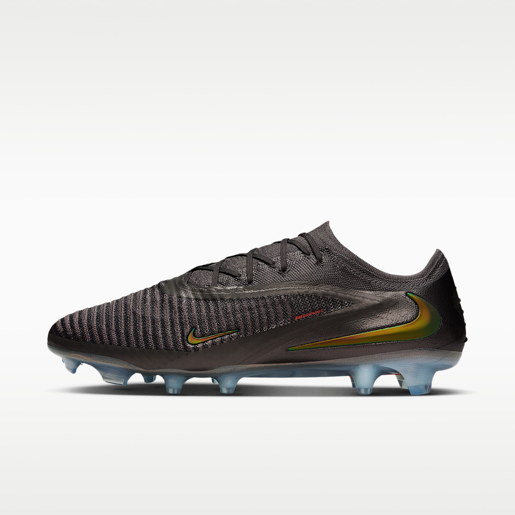 Nike Phantom 6 Low Elite LV8 Fußballschuh für normalen Rasen – Medium Ash/Schwarz/Gold Amber