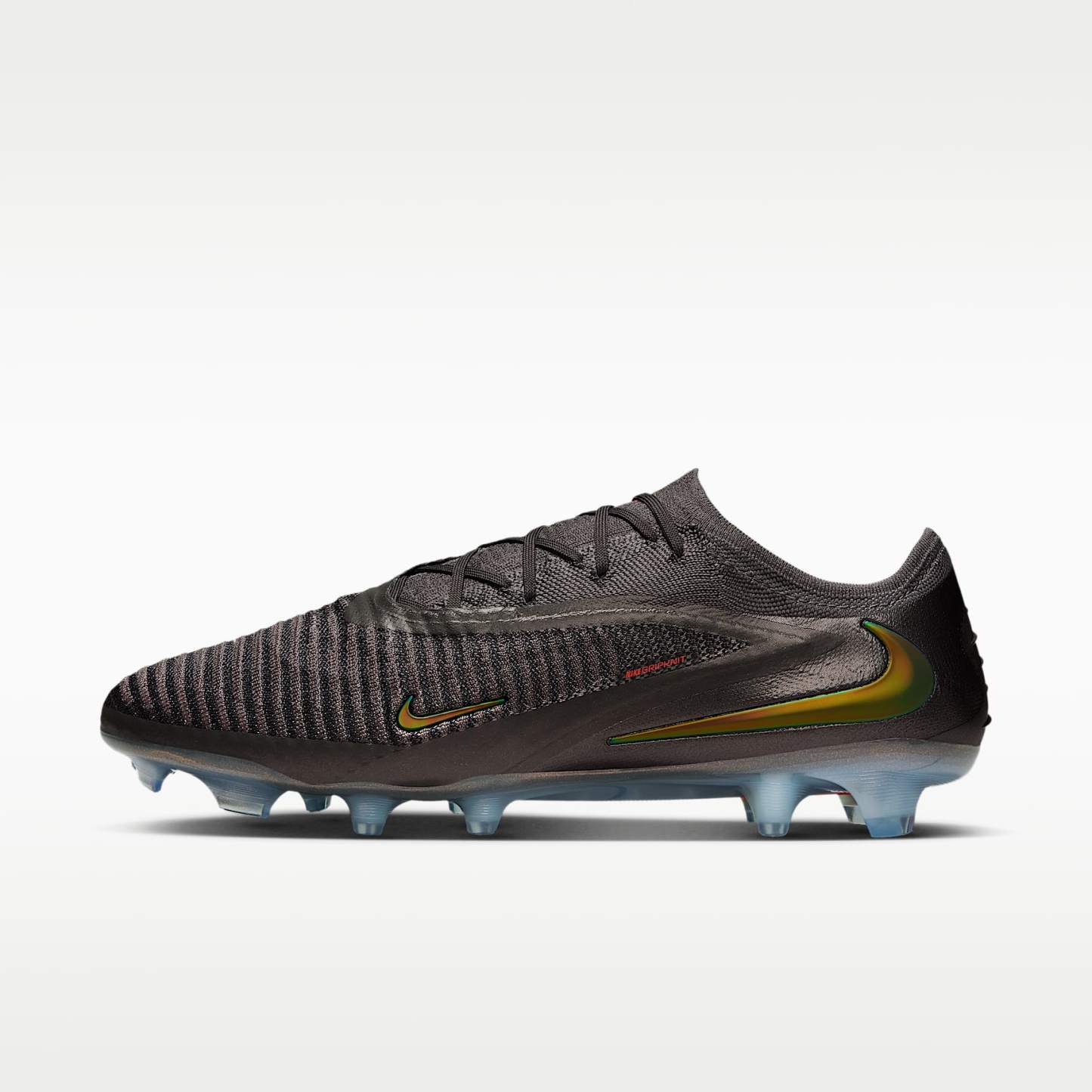 Nike Phantom 6 Low Elite LV8 Fußballschuh für normalen Rasen – Medium Ash/Schwarz/Gold Amber
