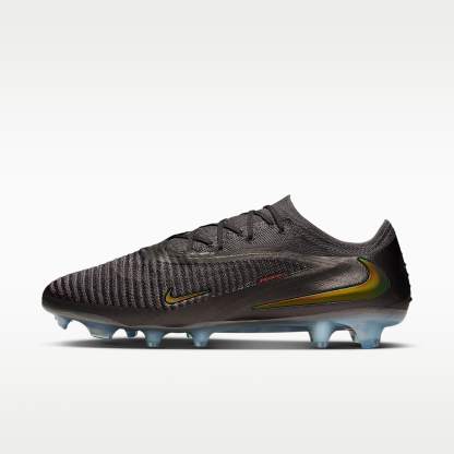Nike Phantom 6 Low Elite LV8 Fußballschuh für normalen Rasen – Medium Ash/Schwarz/Gold Amber