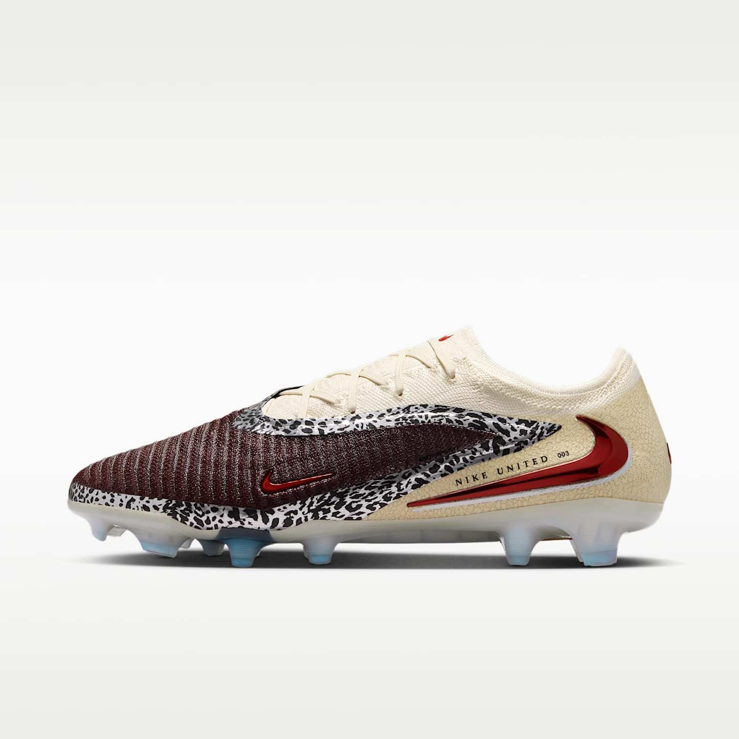 Nike United Phantom 6 Low Elite Fußballschuh für normalen Rasen – Burgundy Crush/Fossil/University Red