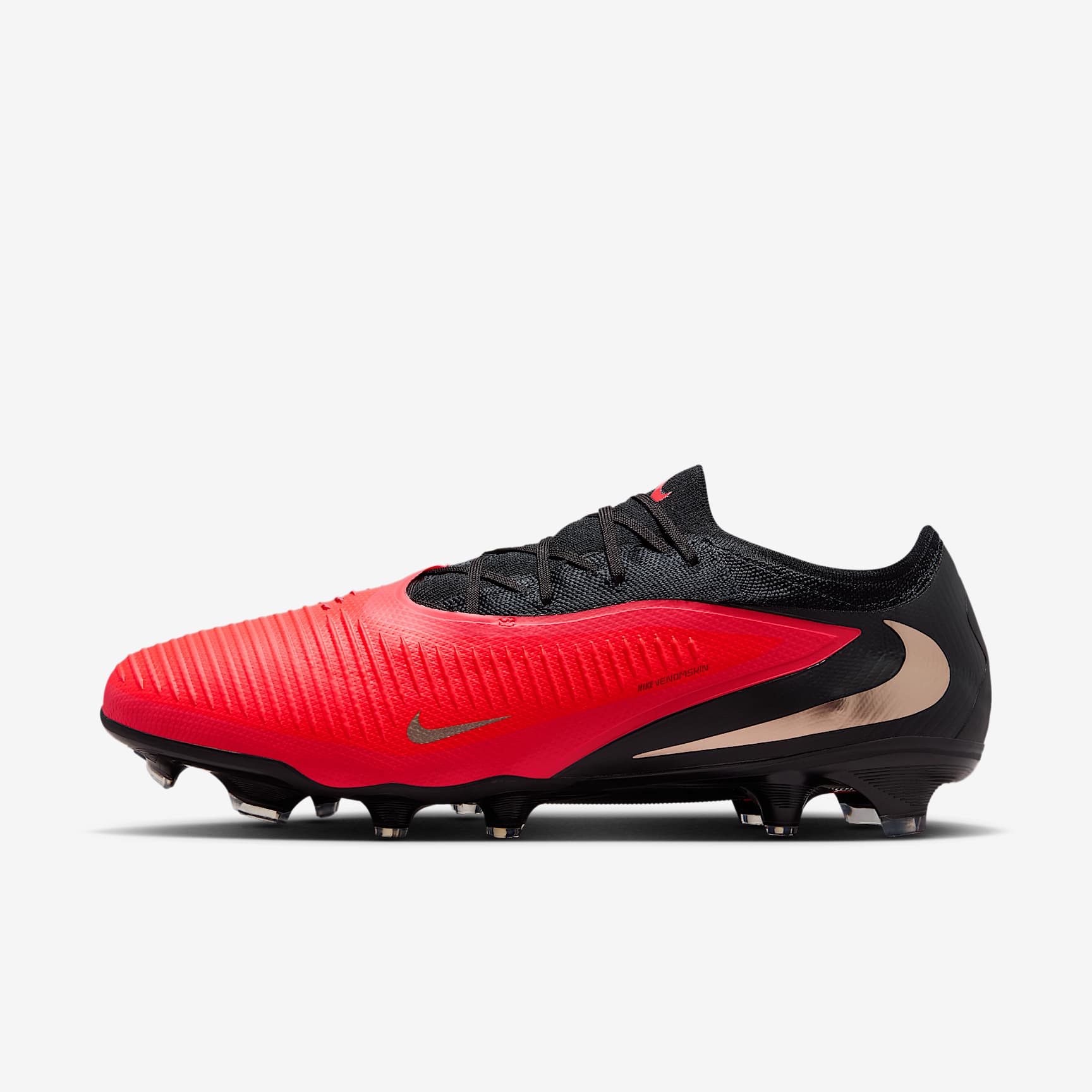 Nike Phantom 6 Low Pro Fußballschuh für normalen Rasen – Bright Crimson/Bright Crimson/Schwarz