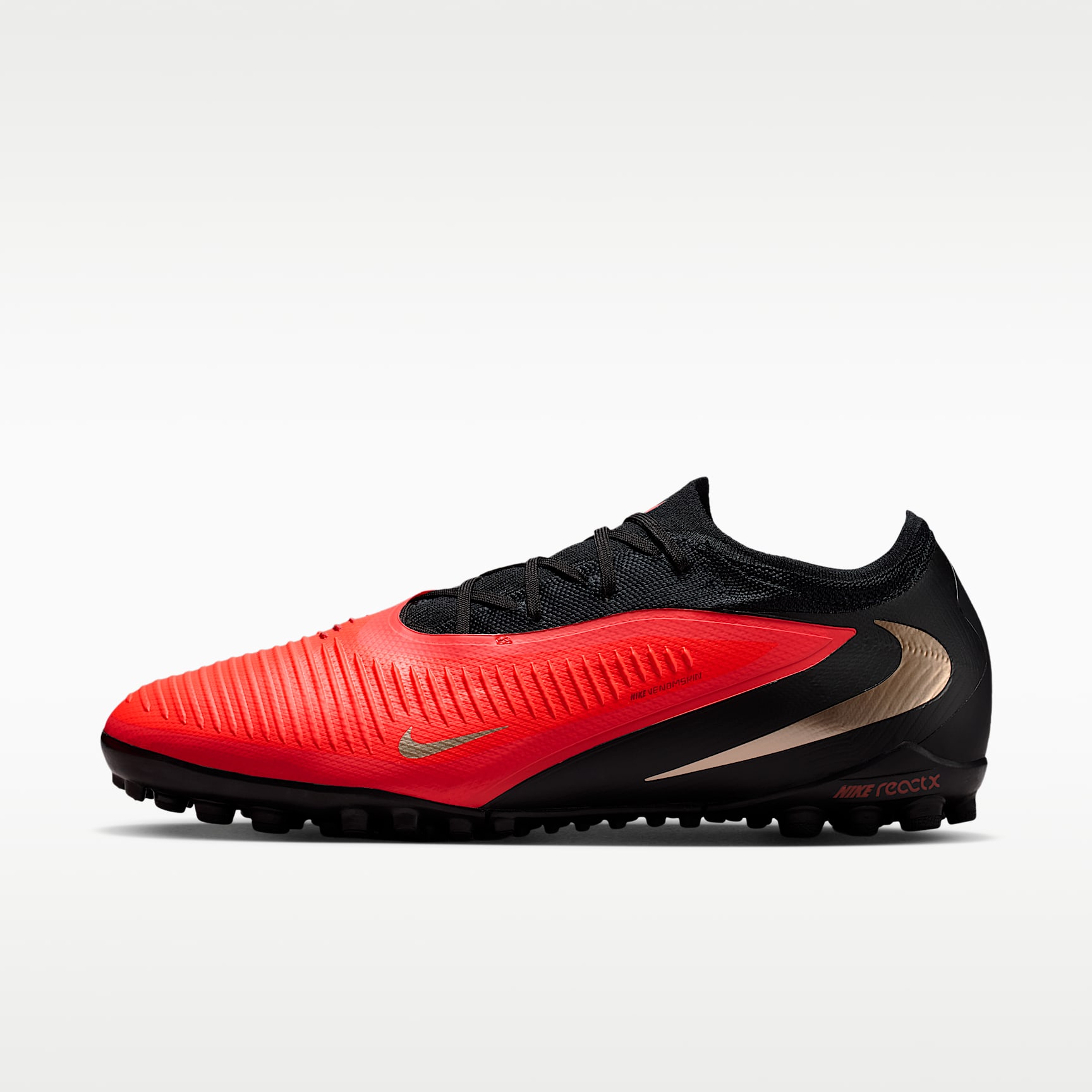 Nike Phantom 6 Low Pro Fußballschuh für Turf – Bright Crimson/Bright Crimson/Schwarz