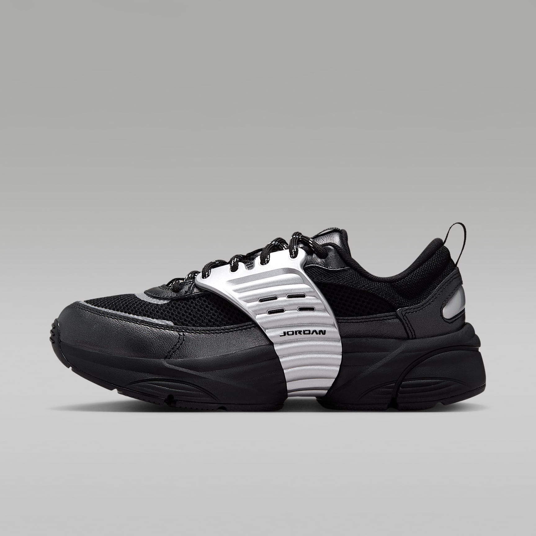 Jordan Trunner O/S Damenschuhe – Schwarz/Schwarz/Schwarz/Metallic Silver