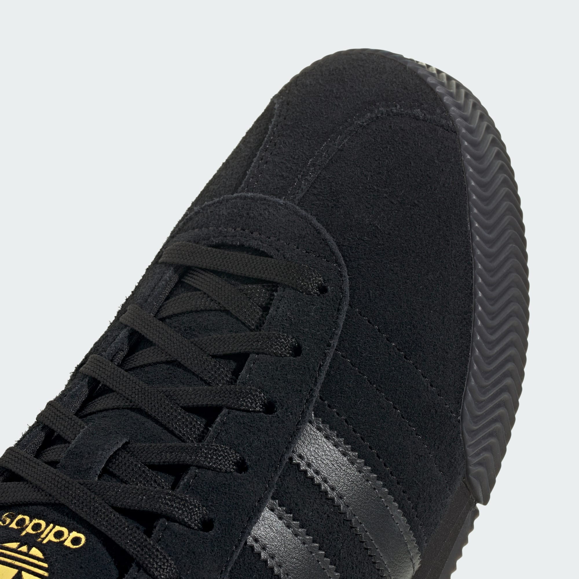 SAMBA 62 SUPER SHOES – Core Black / Core Black / Gold Metallic – IH4378