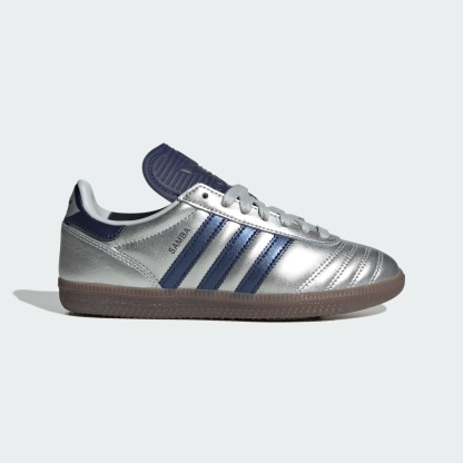 SAMBA JP SCHUH – Silver Metallic / Dark Blue / Gum – KI0541