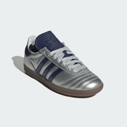 SAMBA JP SCHUH – Silver Metallic / Dark Blue / Gum – KI0541