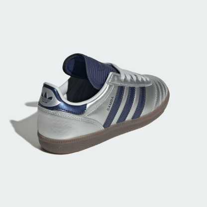 SAMBA JP SCHUH – Silver Metallic / Dark Blue / Gum – KI0541