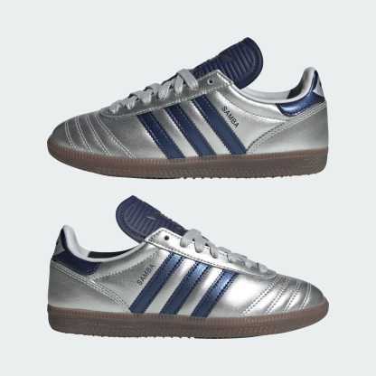 SAMBA JP SCHUH – Silver Metallic / Dark Blue / Gum – KI0541
