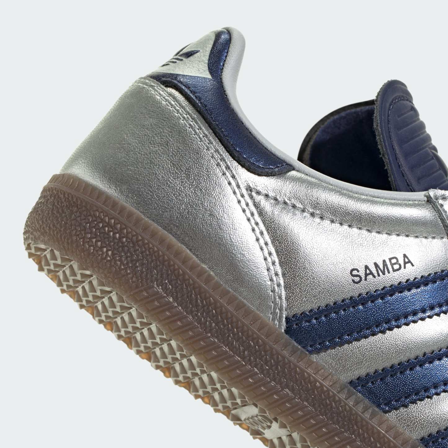 SAMBA JP SCHUH – Silver Metallic / Dark Blue / Gum – KI0541