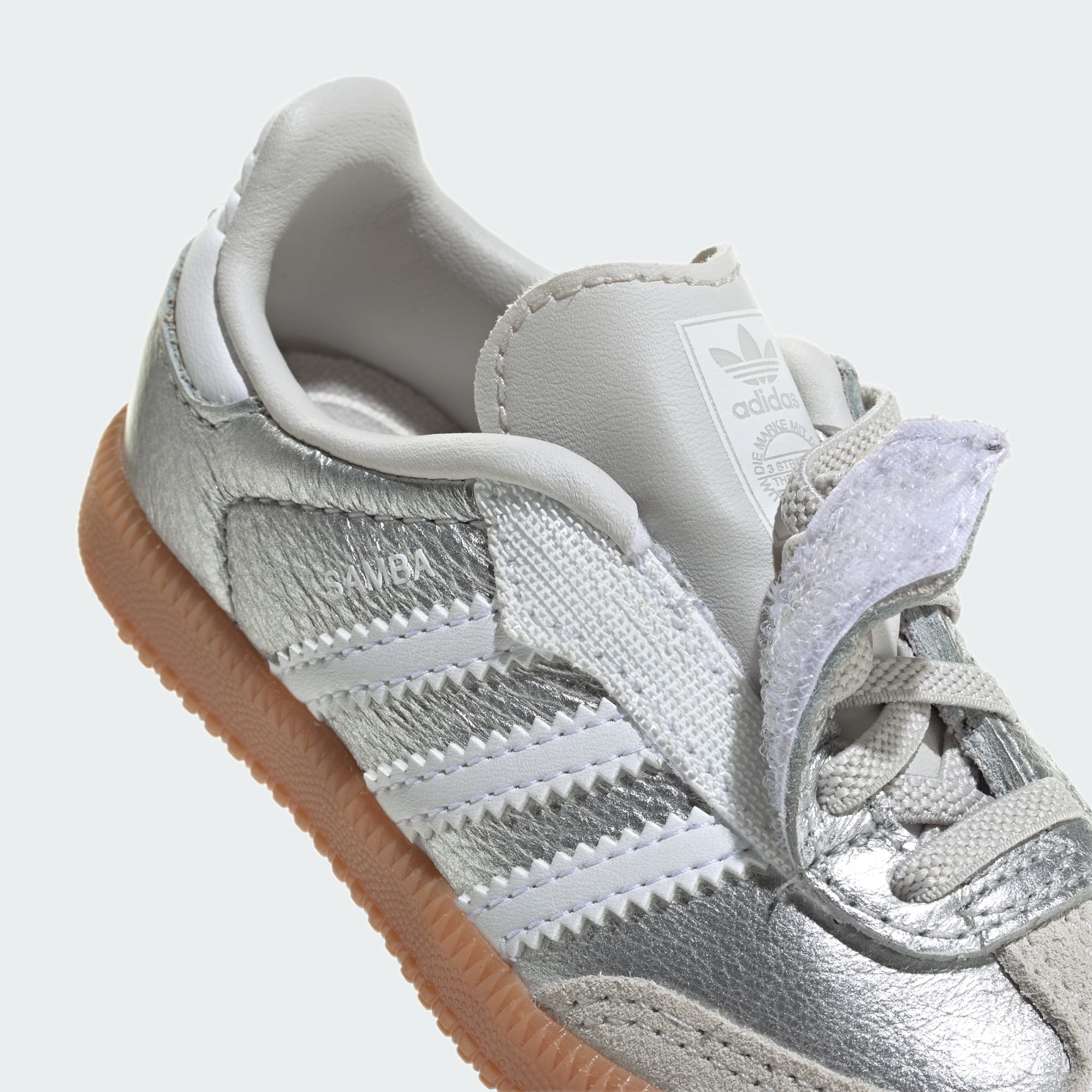SAMBA OG SCHUH, KOMFORTVERSCHLUSS, ELASTISCHE SCHNÜRSENKEL – Silver Metallic / Cloud White / Gum – KK2346
