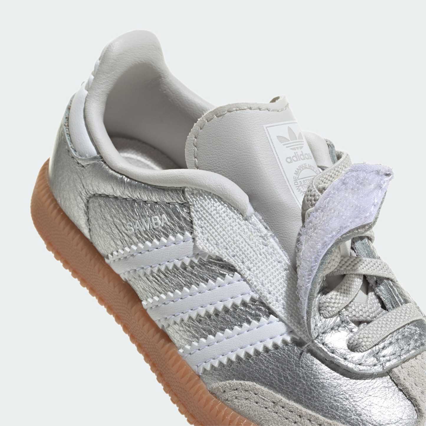 SAMBA OG SCHUH, KOMFORTVERSCHLUSS, ELASTISCHE SCHNÜRSENKEL – Silver Metallic / Cloud White / Gum – KK2346