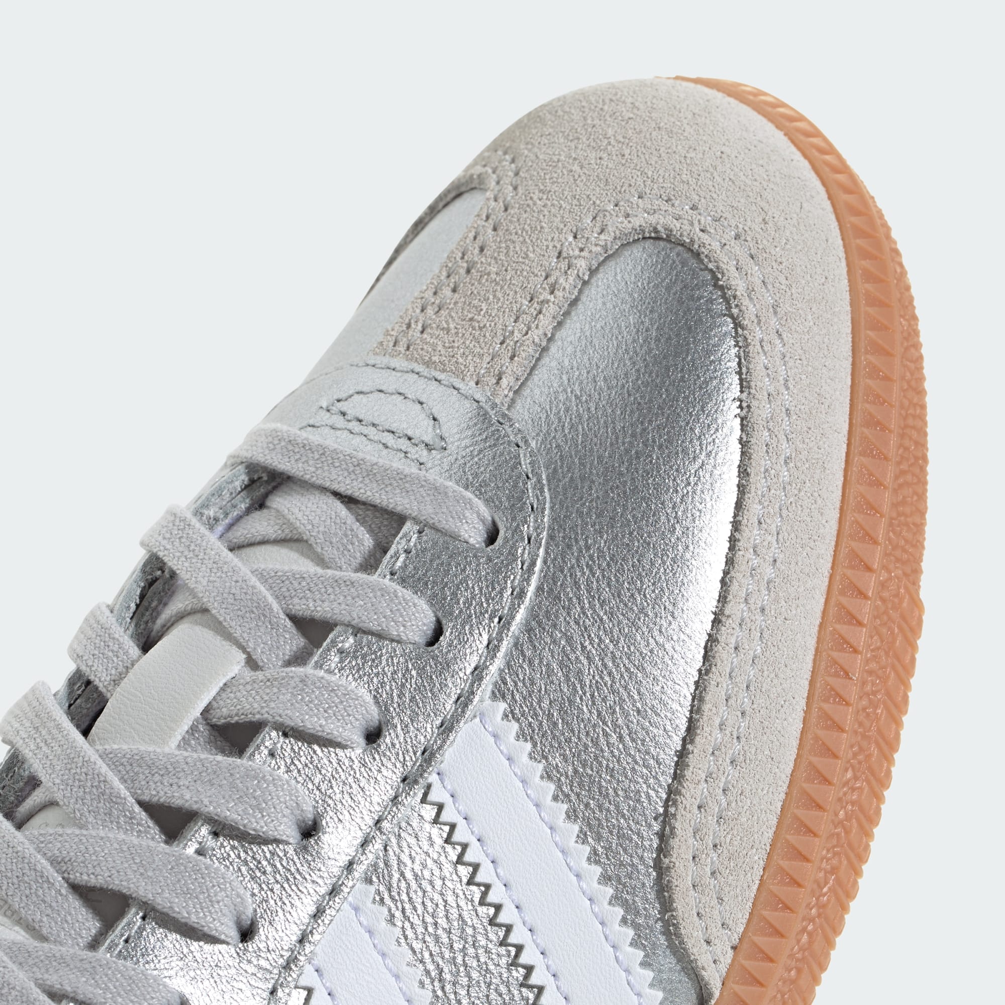 SAMBA OG SCHUH – Silver Metallic / Cloud White / Gum – KK2327