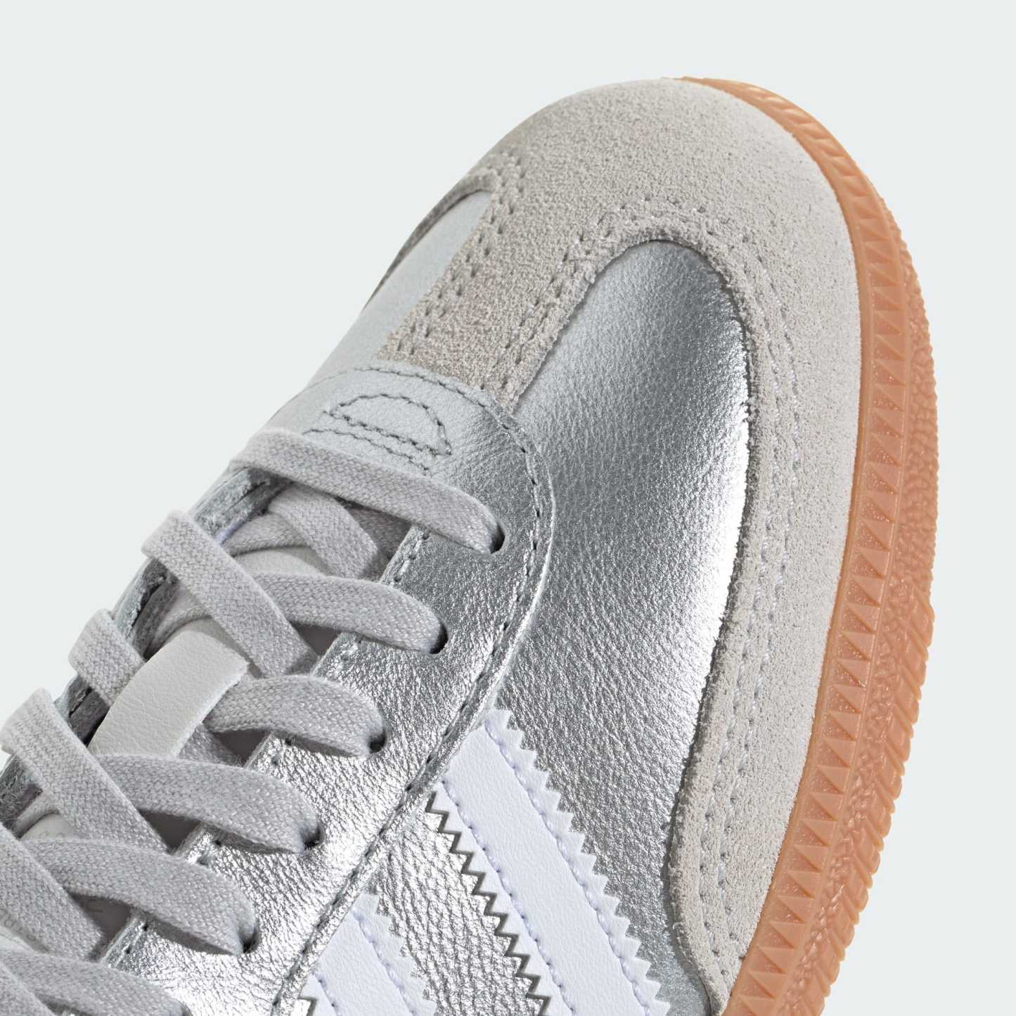 SAMBA OG SCHUH – Silver Metallic / Cloud White / Gum – KK2327