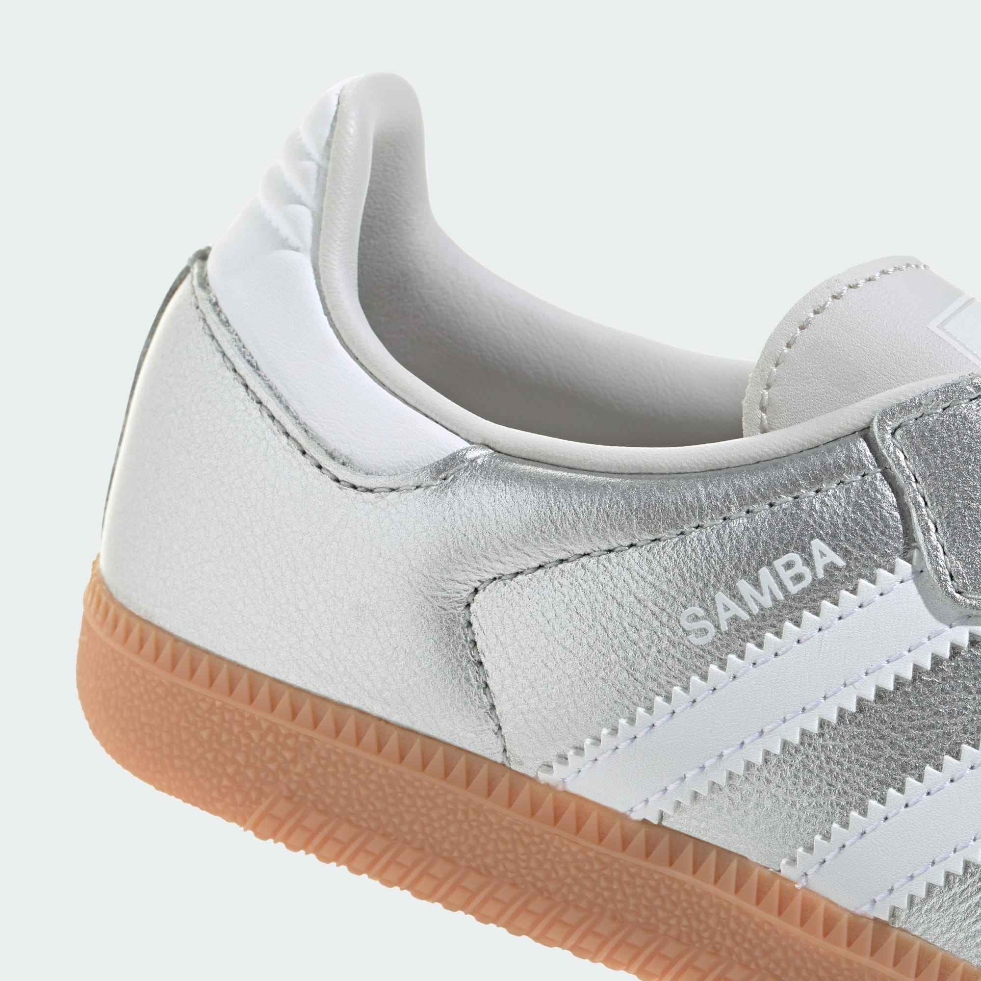 SAMBA OG SCHUH – Silver Metallic / Cloud White / Gum – KK2327