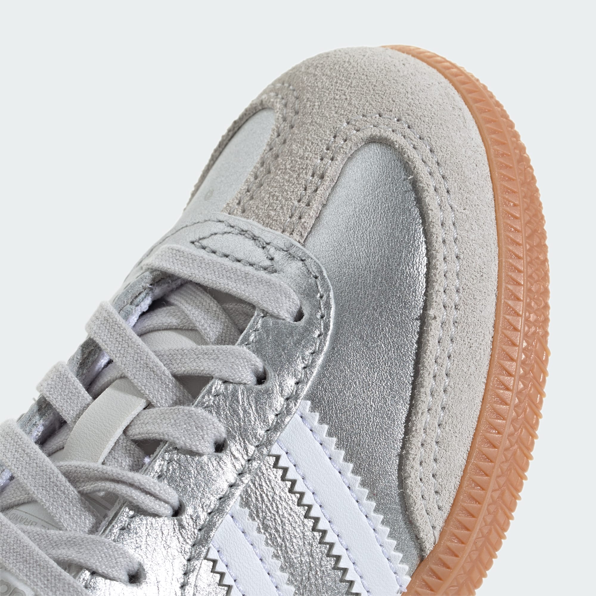 SAMBA OG SCHUH – Silver Metallic / Cloud White / Gum – KK2344