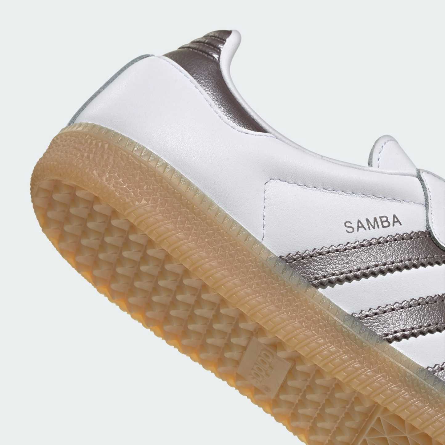 SAMBA OG SCHUH – Cloud White / Coffee Met. / Gum – KK2504